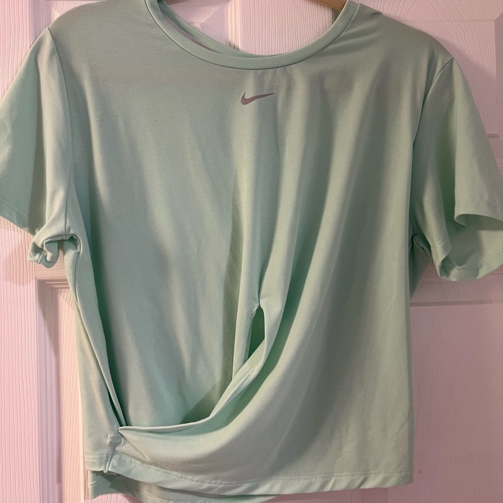 nike dri-fit cropped tee